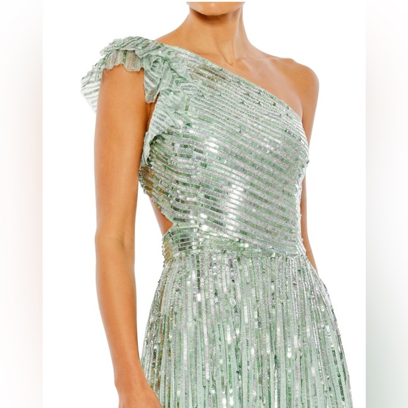 One shoulder flutter sleeve A-line gown - Picture 2 of 3